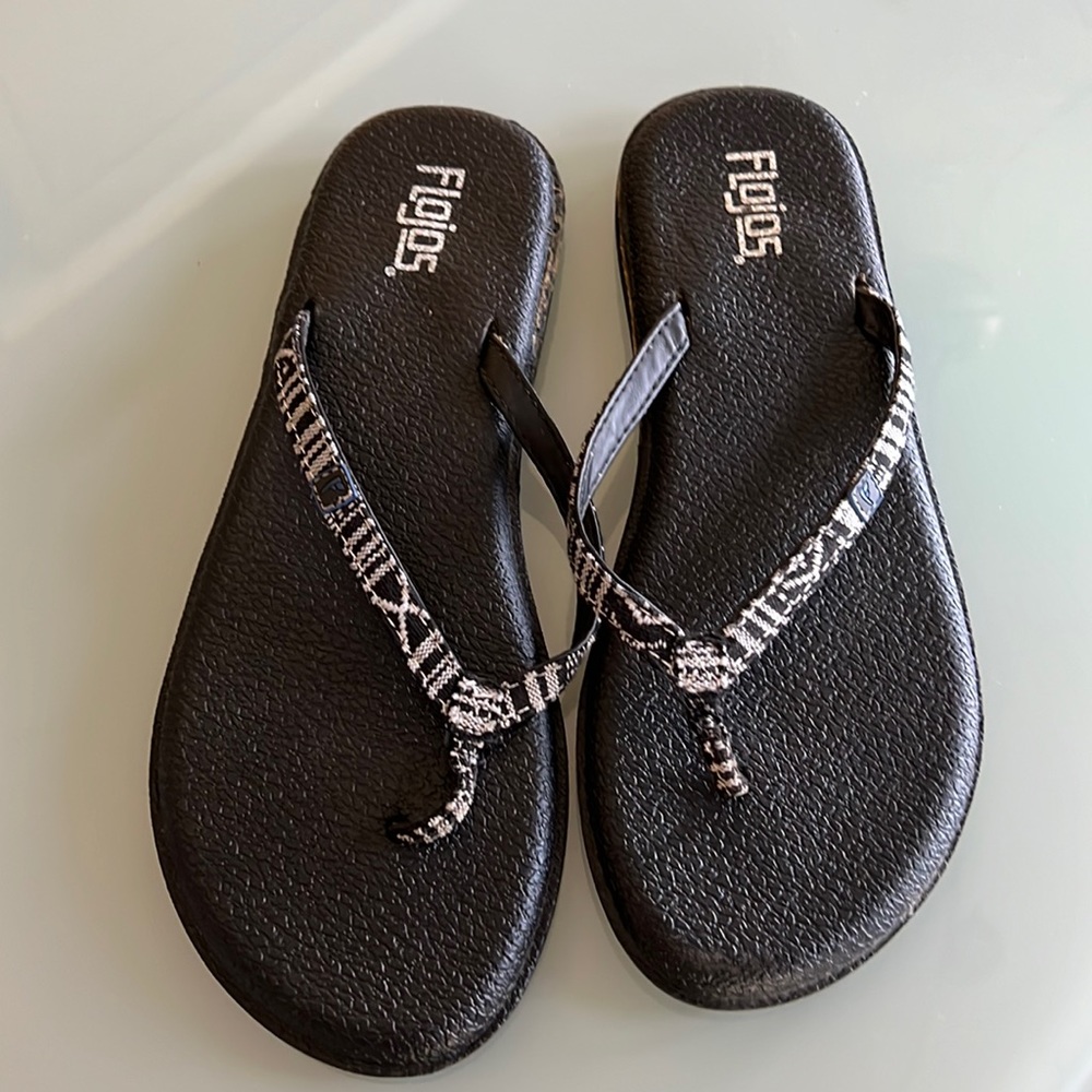 Flojos sandals